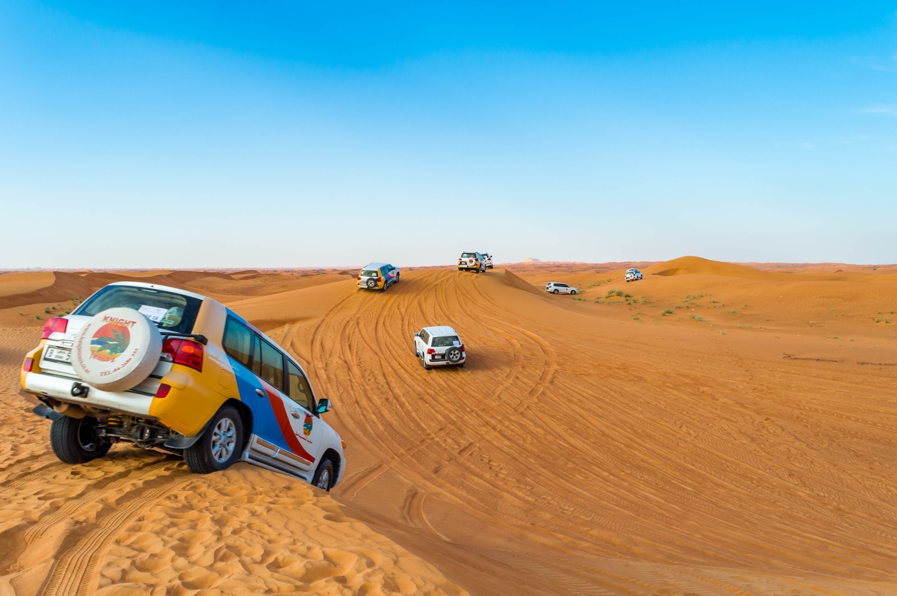 Safari no Deserto de Dubai: Guia Completo do Jantar Beduíno [2025]
